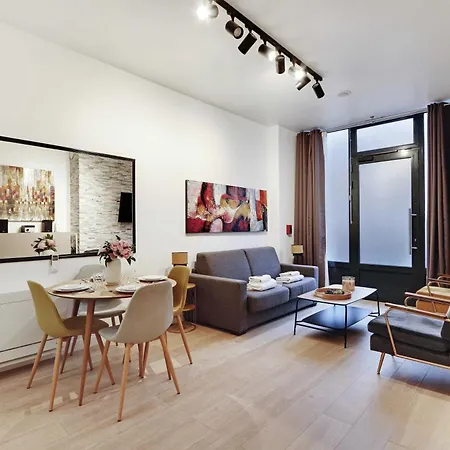 Intimate With Air Conditioner & Jacuzzi 2br 6p Montmartre