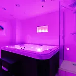 Appartamento Intimate With Air Conditioner & Jacuzzi 2br 6p Montmartre