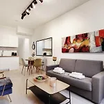 Intimate With Air Conditioner & Jacuzzi 2br 6p Montmartre
