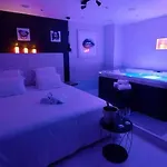 Appartamento Intimate With Air Conditioner & Jacuzzi 2br 6p Montmartre