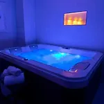 Intimate With Air Conditioner & Jacuzzi 2br 6p Montmartre Appartamento Parigi
