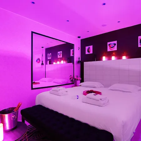 Intimate With Air Conditioner & Jacuzzi 2br 6p Montmartre Párizs