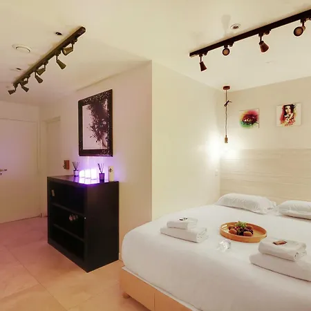 Intimate With Air Conditioner & Jacuzzi 2br 6p Montmartre Daire Paris
