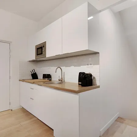 Intimate With Air Conditioner & Jacuzzi 2br 6p Montmartre *