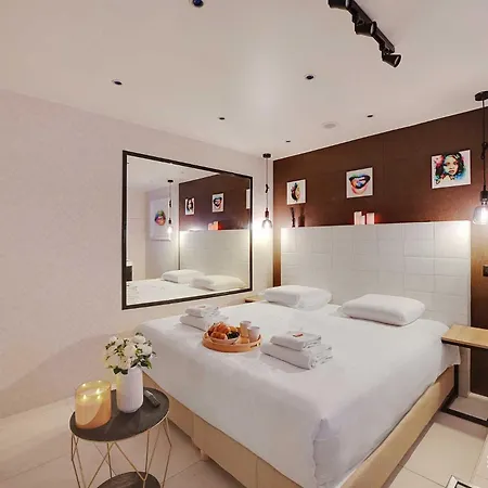 Daire Intimate With Air Conditioner & Jacuzzi 2br 6p Montmartre