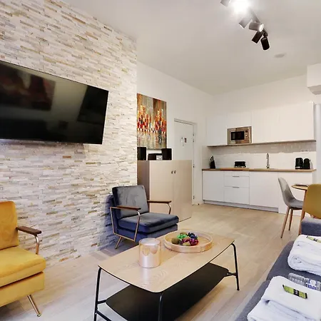 Intimate With Air Conditioner & Jacuzzi 2br 6p Montmartre Apartman Párizs