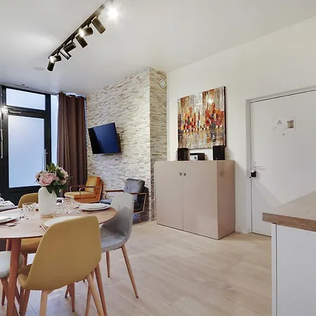 Intimate With Air Conditioner & Jacuzzi 2br 6p Montmartre Apartman Párizs