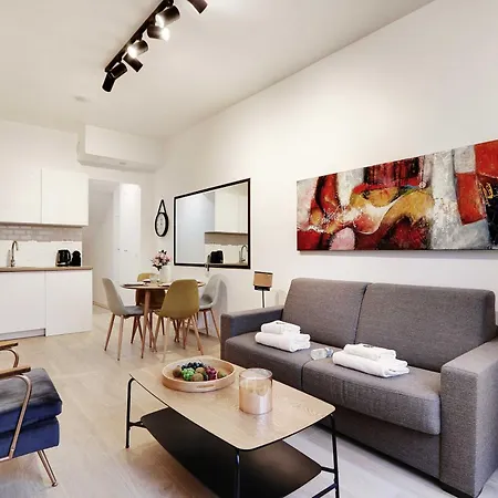 Intimate With Air Conditioner & Jacuzzi 2br 6p Montmartre