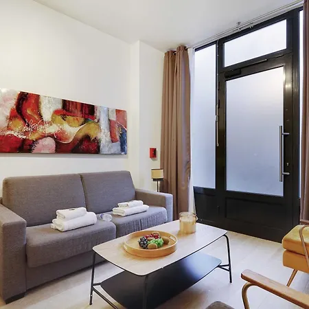 Intimate With Air Conditioner & Jacuzzi 2br 6p Montmartre Paris