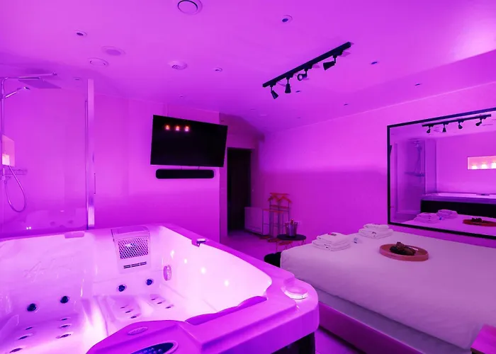 Intimate With Air Conditioner & Jacuzzi 2br 6p Montmartre Apartman Párizs