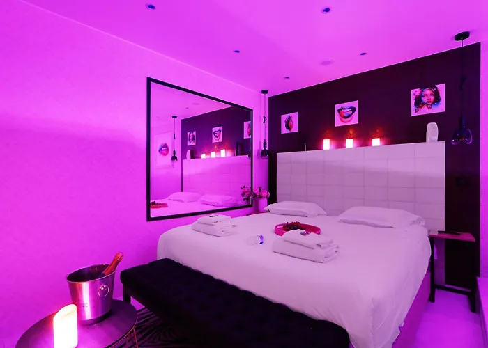 Intimate With Air Conditioner & Jacuzzi 2br 6p Montmartre Párizs