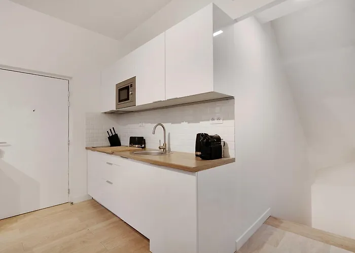 Intimate With Air Conditioner & Jacuzzi 2br 6p Montmartre *