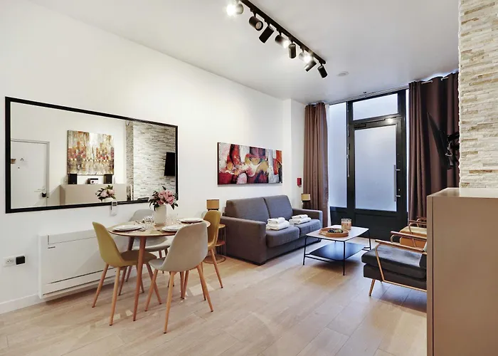 Intimate With Air Conditioner & Jacuzzi 2br 6p Montmartre