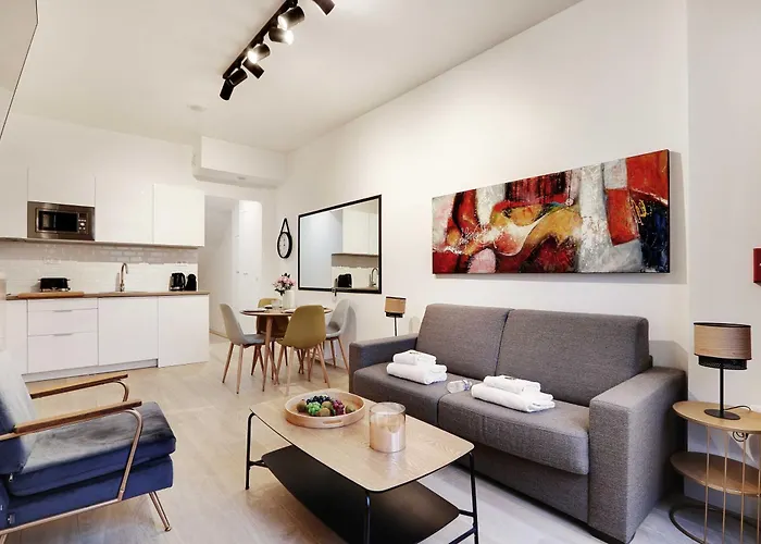Intimate With Air Conditioner & Jacuzzi 2br 6p Montmartre