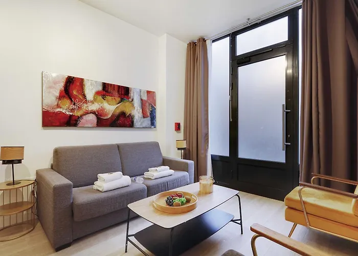 Intimate With Air Conditioner & Jacuzzi 2br 6p Montmartre Párizs